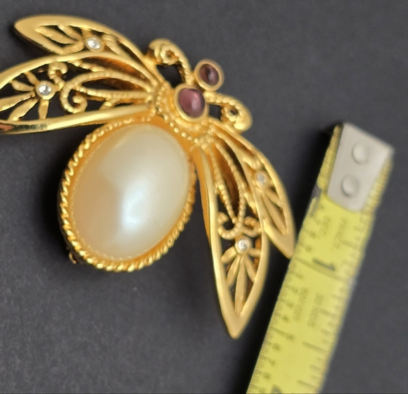 Avon Gold and Pearl Insect Brooch - Picture 11 of 11